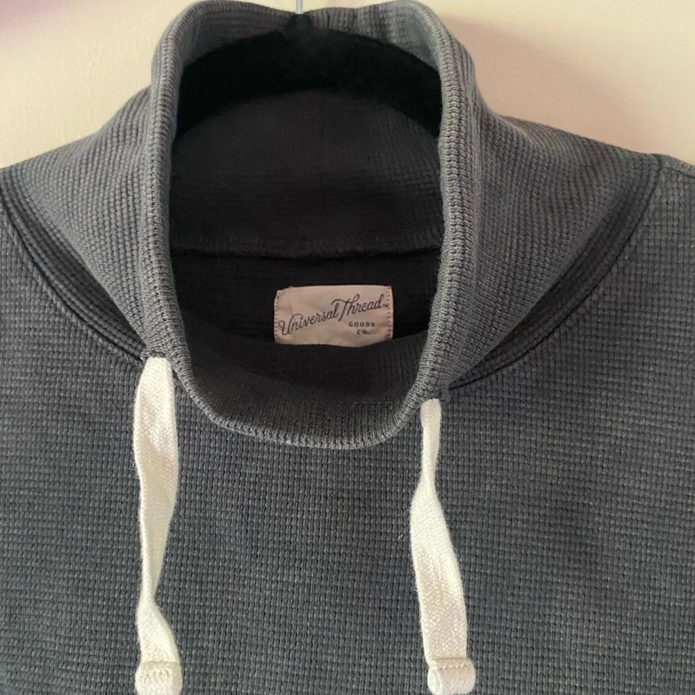 Universal Thread Sweater - Picture 4 of 6